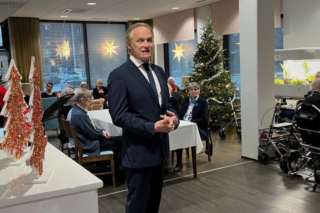 Antti Virmavirta esitti isänmaallista runoutta.