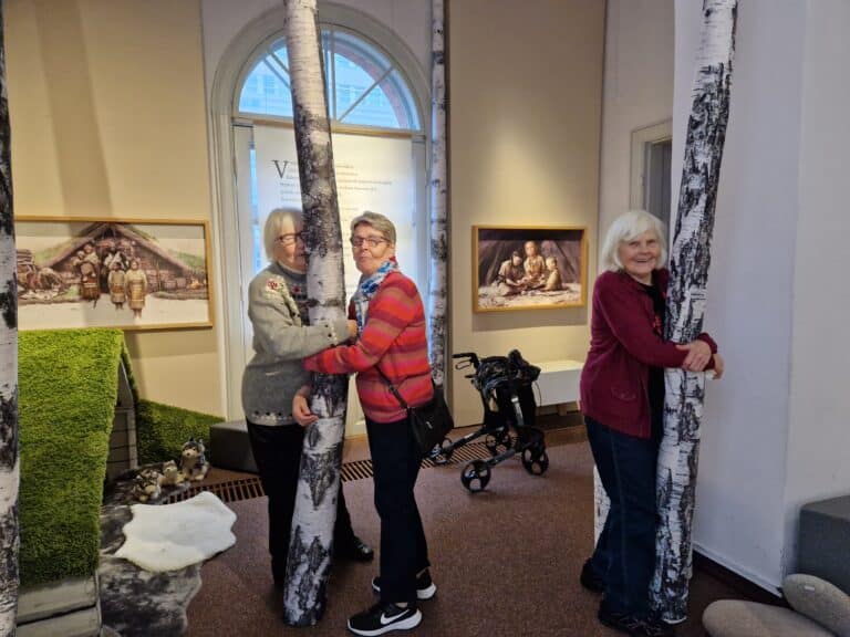 Saga Tammilinnan väki museoretkellä