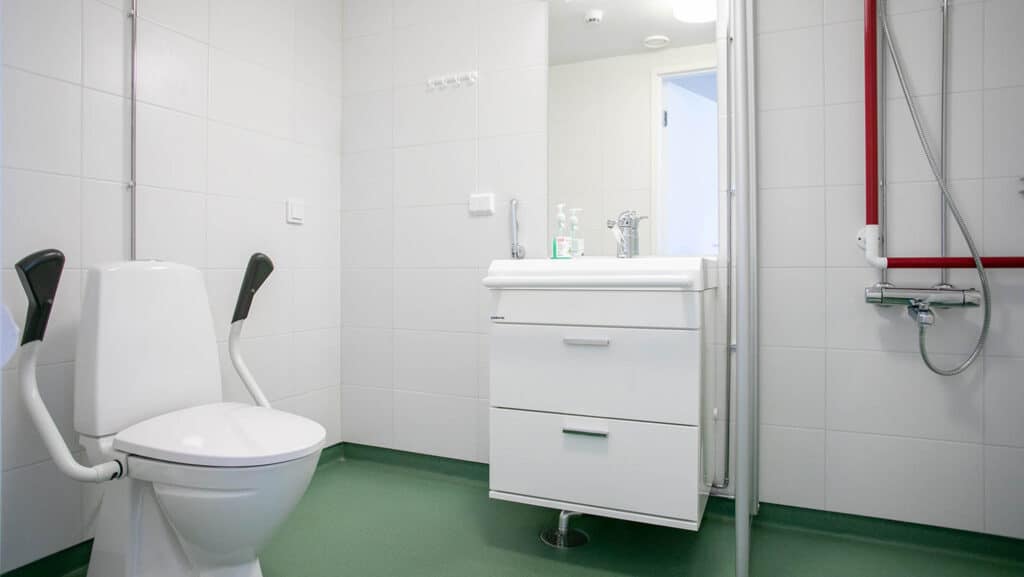 Esteetön Kylpyhuone Palvelutalo Saga Käpylinna