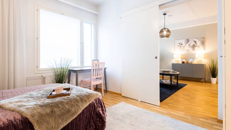 Kaksion Makuuhuoneesta Olohuoneeseen Esteettömästi Palvelutalo Saga Lakeudenlinna