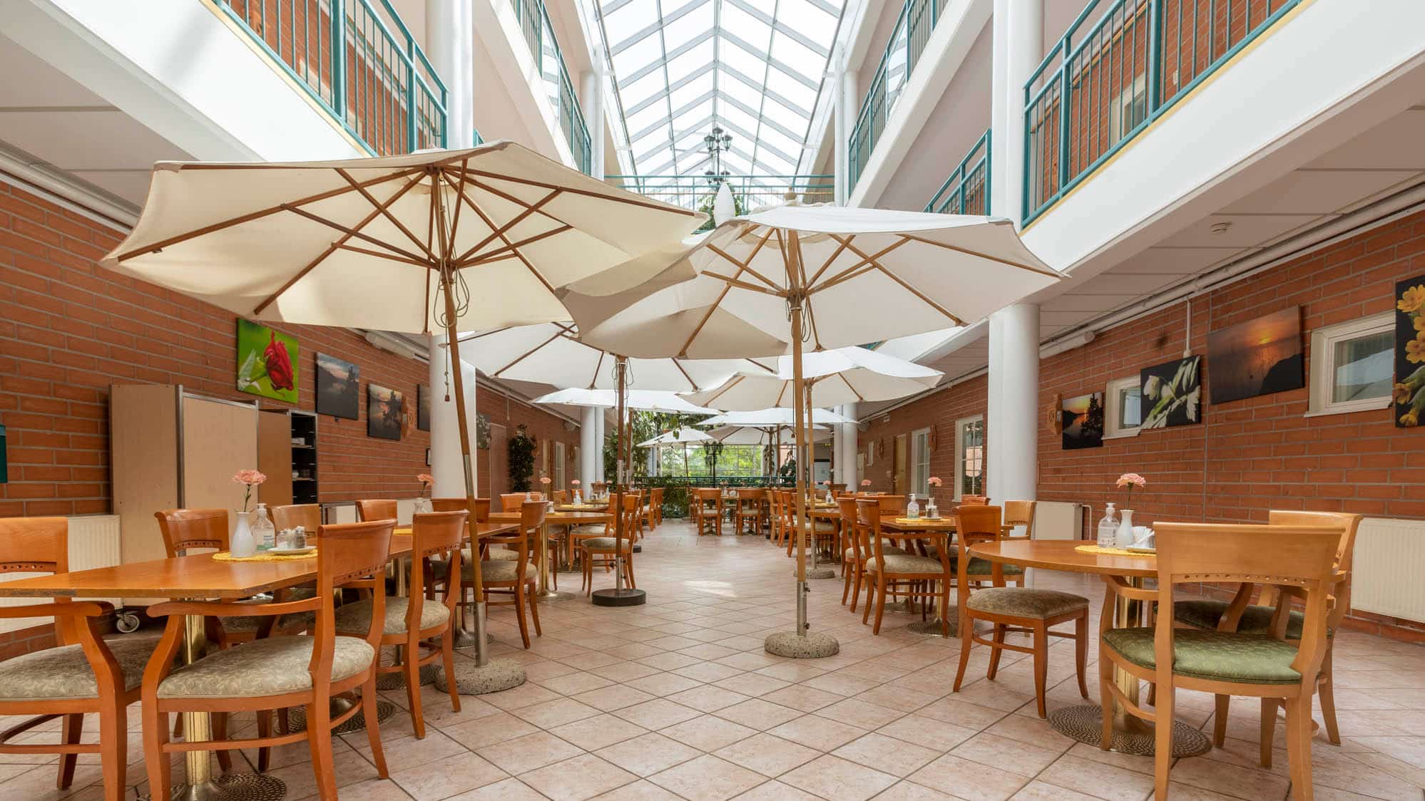 Avara ravintolasali Saga Munkkiniemessä