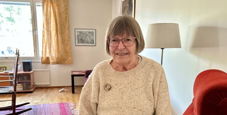 Taru kuvattuna kodissaan